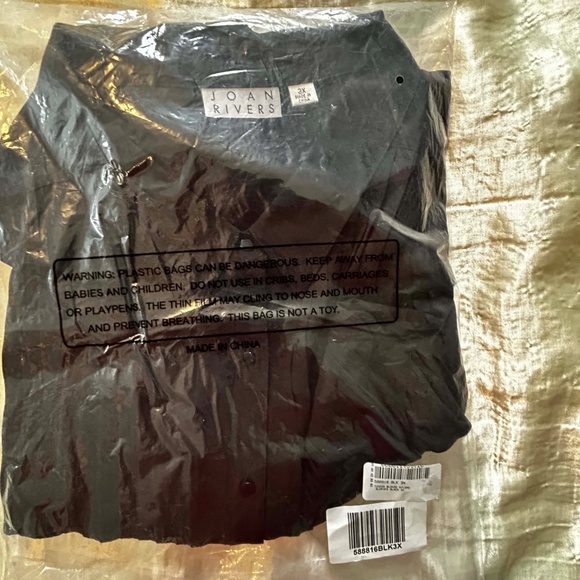 NEW PHOTOS! TUXEDO BLOUSE, BLACK, SIZE 3X, FRONT PLEATS, FRONT BUTTONS, LONG SLV - Picture 9 of 12